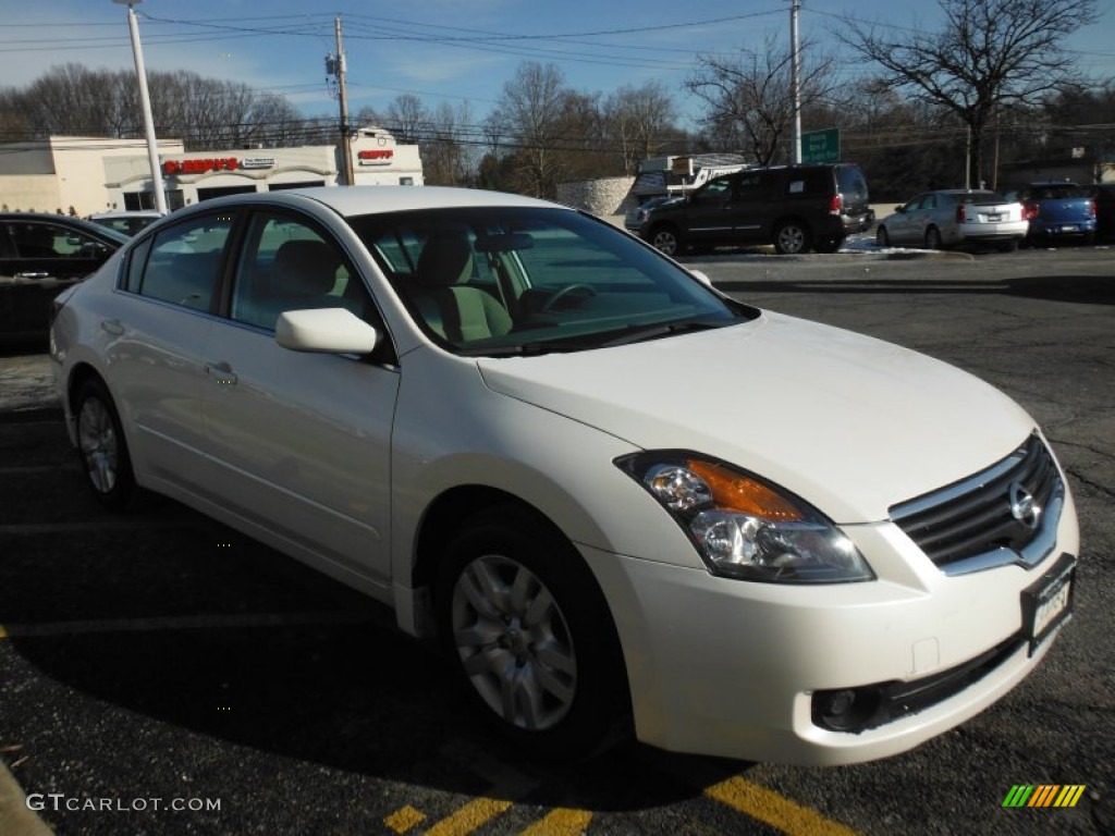 2009 Altima 2.5 S - Winter Frost Pearl / Blond photo #10
