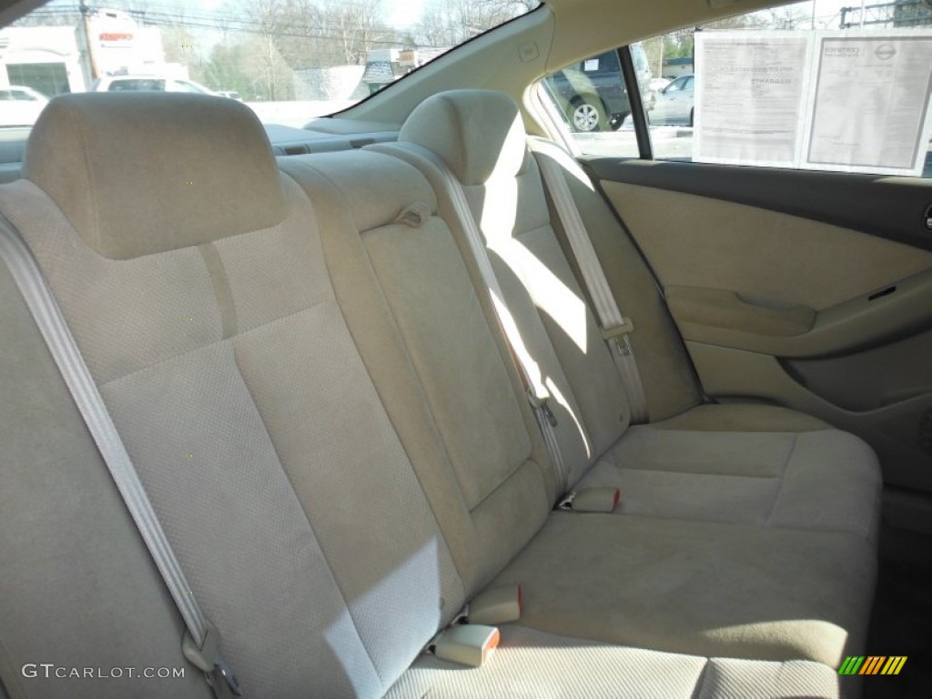 2009 Altima 2.5 S - Winter Frost Pearl / Blond photo #16