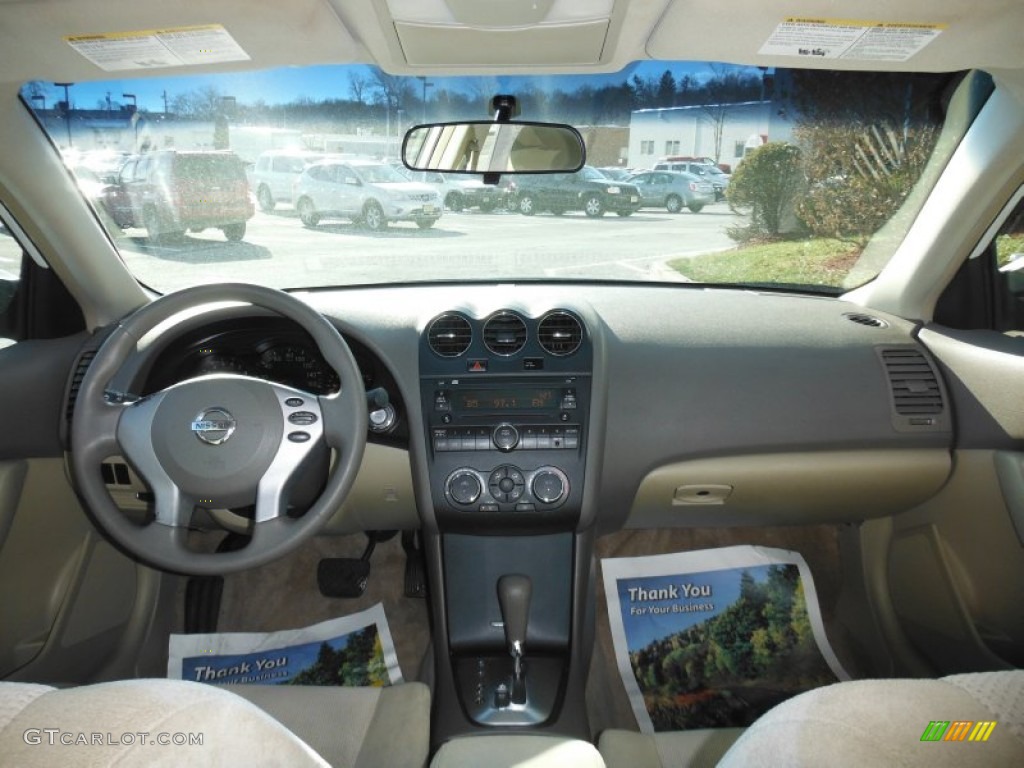 2009 Altima 2.5 S - Winter Frost Pearl / Blond photo #19