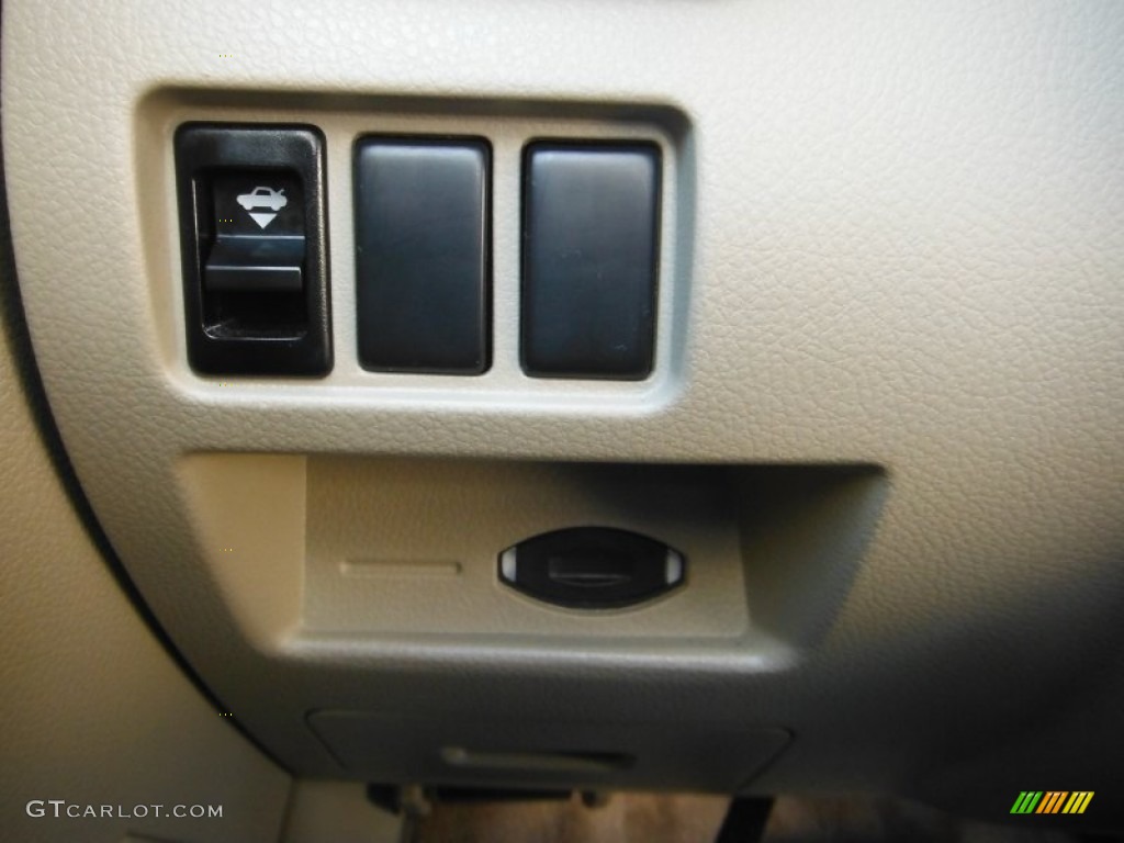 2009 Altima 2.5 S - Winter Frost Pearl / Blond photo #20