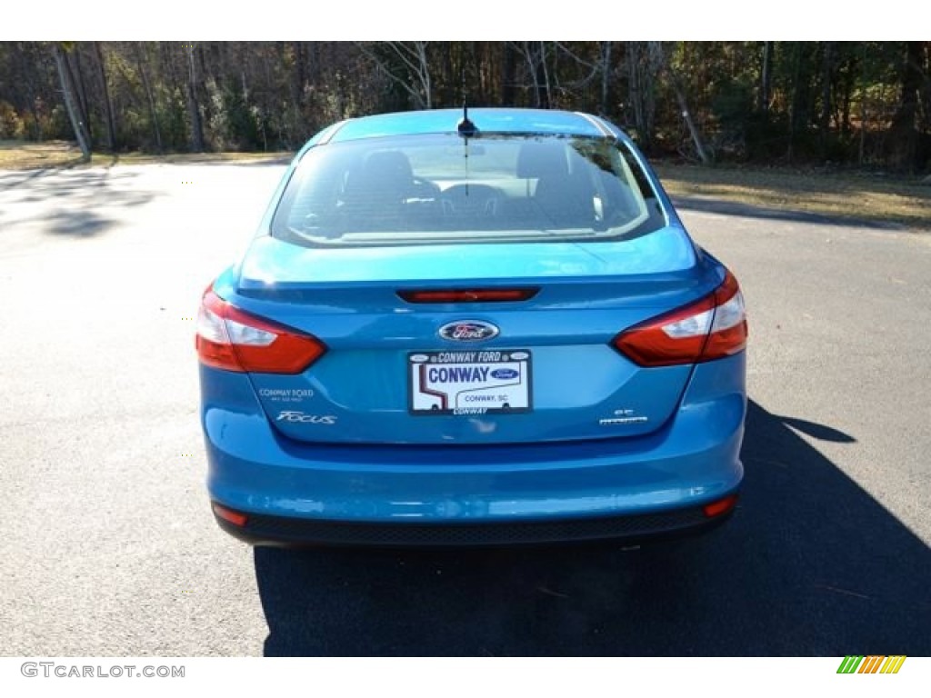 2014 Focus SE Sedan - Blue Candy / Charcoal Black photo #6