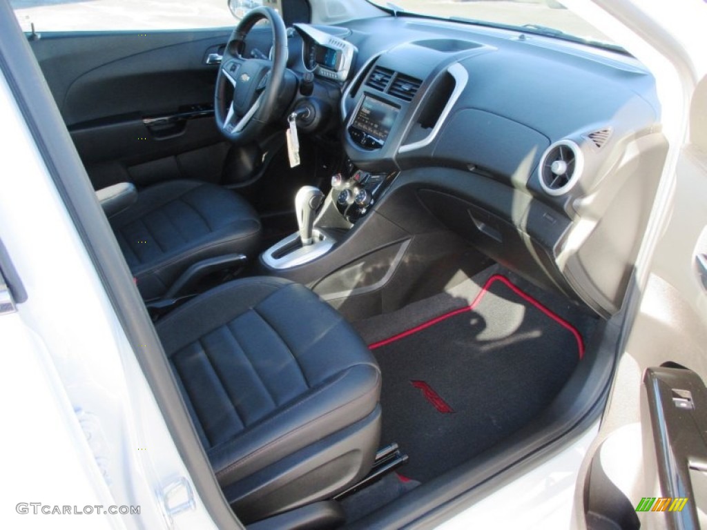 2013 Chevrolet Sonic RS Hatch Dashboard Photos