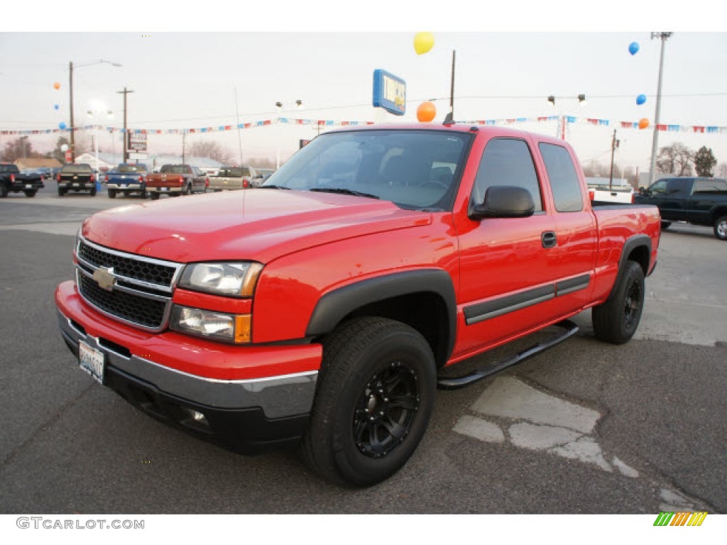2007 Silverado 1500 Classic LS Extended Cab 4x4 - Victory Red / Dark Charcoal photo #2