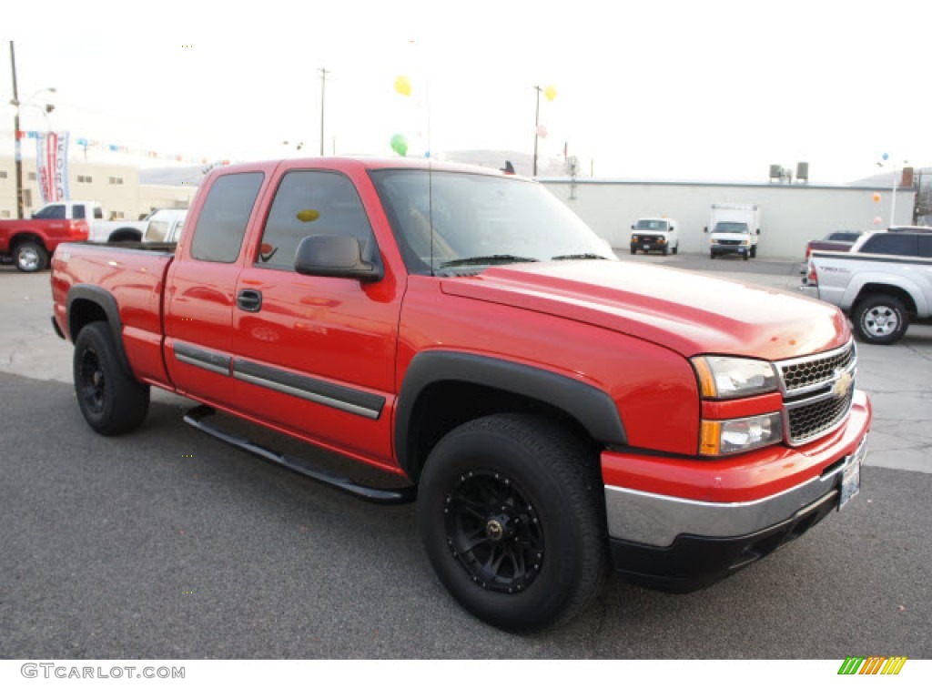 2007 Silverado 1500 Classic LS Extended Cab 4x4 - Victory Red / Dark Charcoal photo #3
