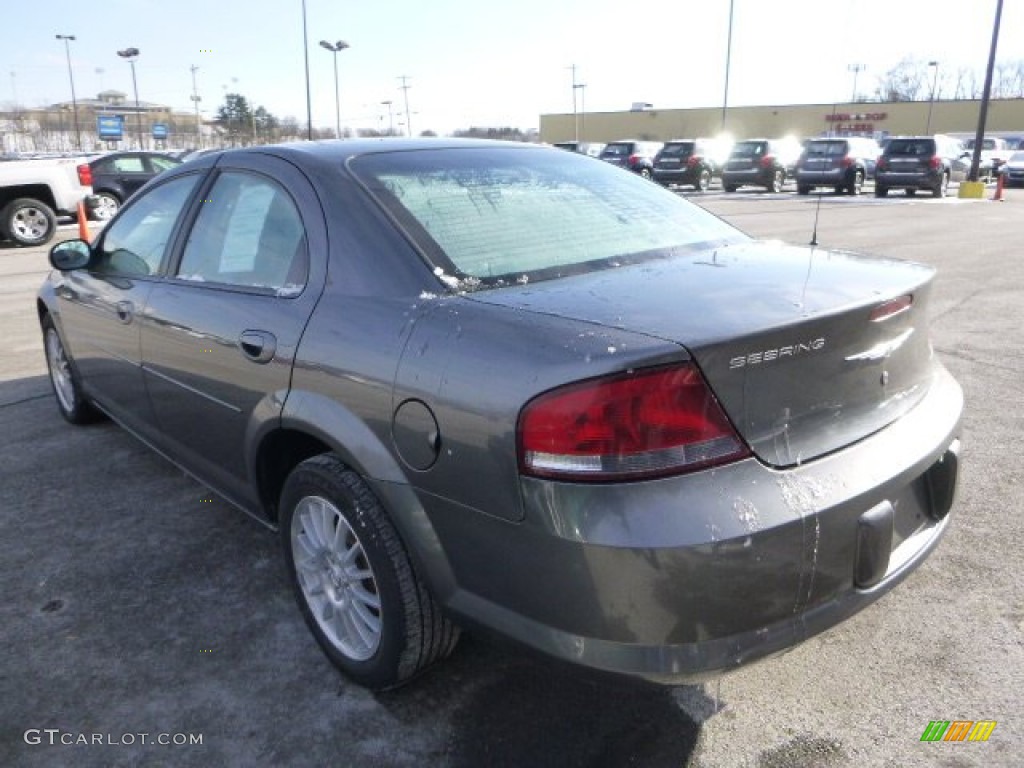 2005 Sebring Sedan - Graphite Metallic / Dark Slate Gray photo #2