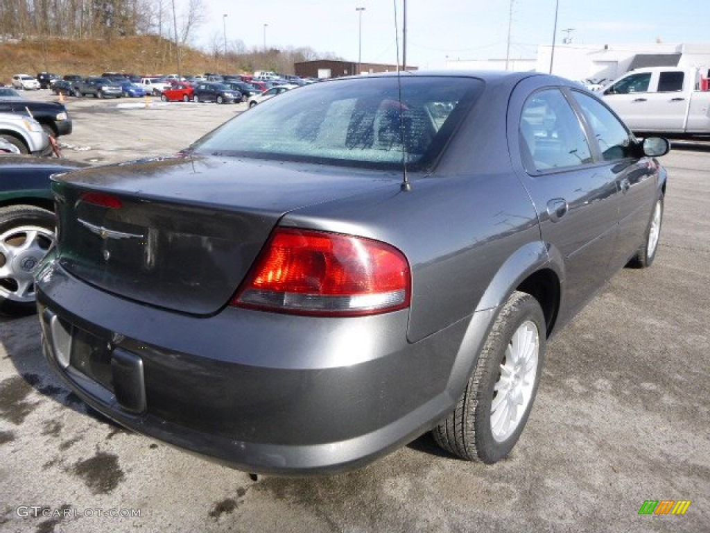 2005 Sebring Sedan - Graphite Metallic / Dark Slate Gray photo #4