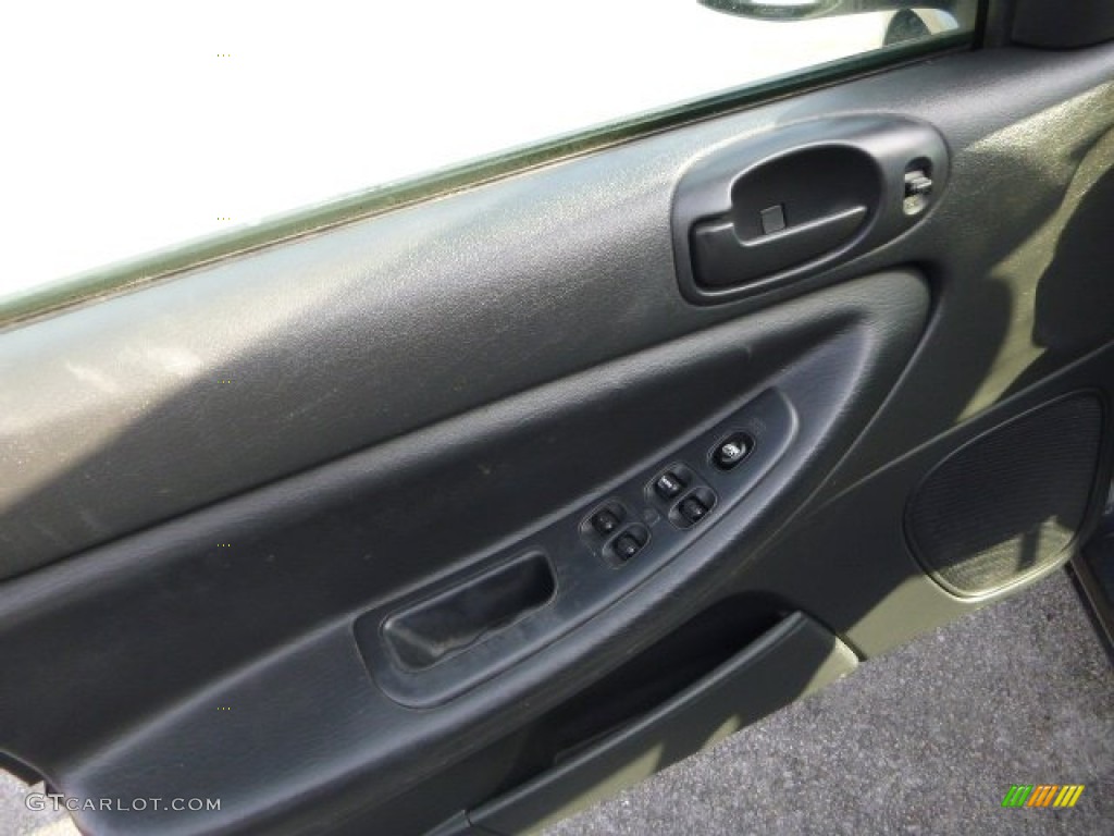 2005 Sebring Sedan - Graphite Metallic / Dark Slate Gray photo #11