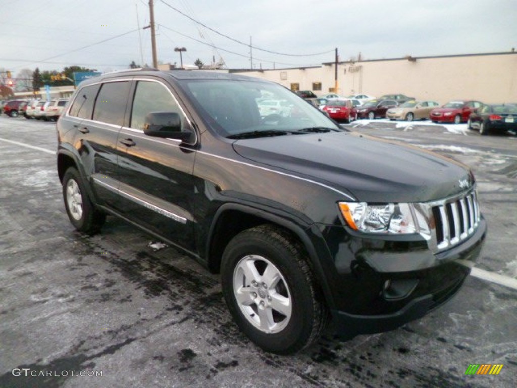 2011 Grand Cherokee Laredo 4x4 - Brilliant Black Crystal Pearl / Black photo #1
