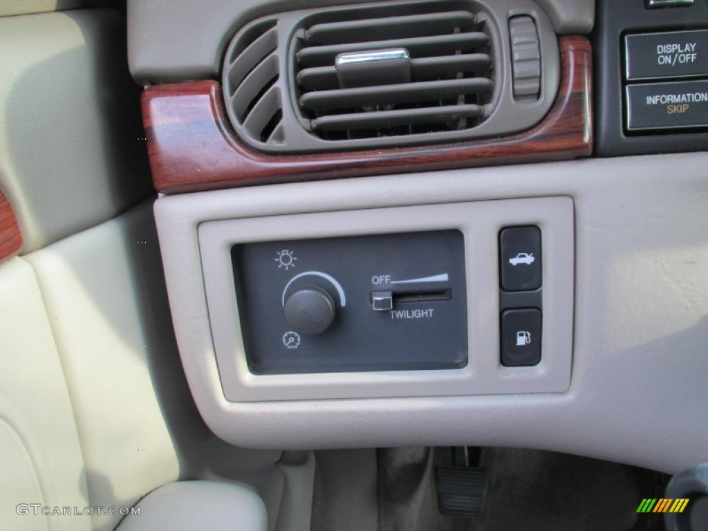 1998 DeVille Sedan - Light Driftwood Metallic / Camel photo #14