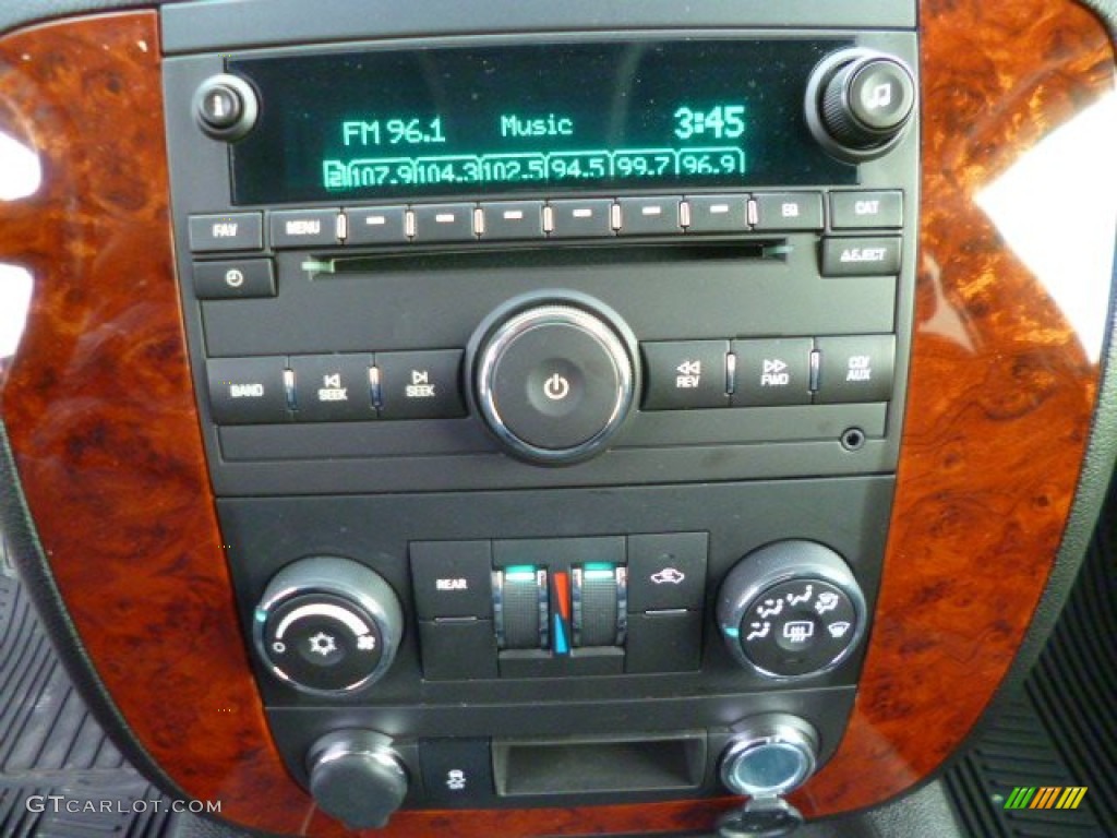 2012 Chevrolet Suburban LS 4x4 Controls Photos