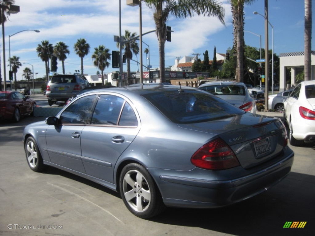 2003 E 500 Sedan - Platinum Blue Metallic / Java photo #4