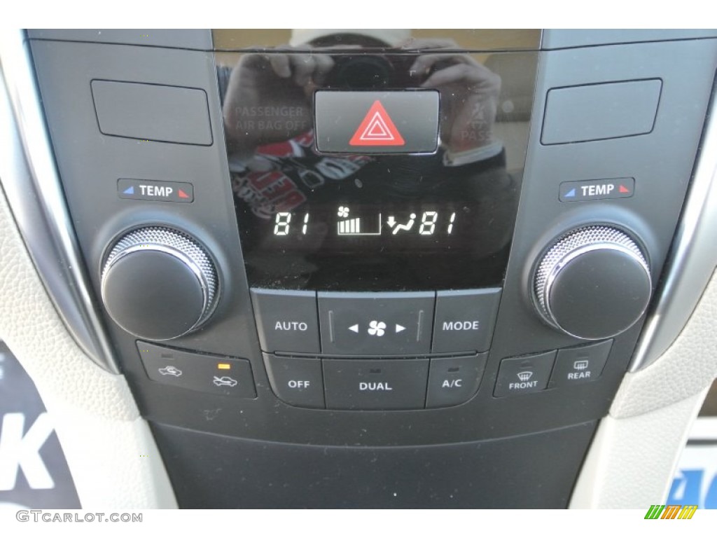 2012 Suzuki Kizashi SE Controls Photo #88813283