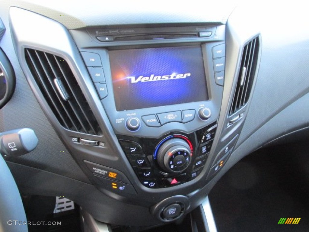 2014 Hyundai Veloster Turbo Controls Photo #88816209