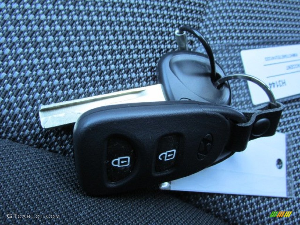 2014 Hyundai Accent GS 5 Door Keys Photos