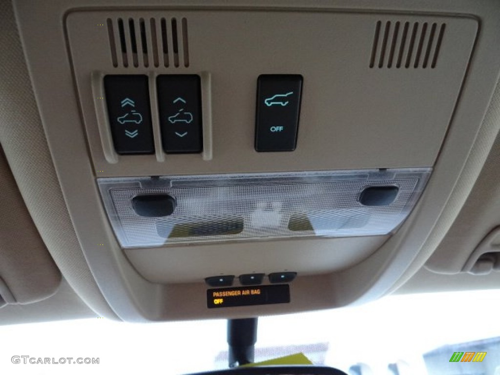 2013 Suburban LT - Silver Ice Metallic / Light Cashmere/Dark Cashmere photo #17