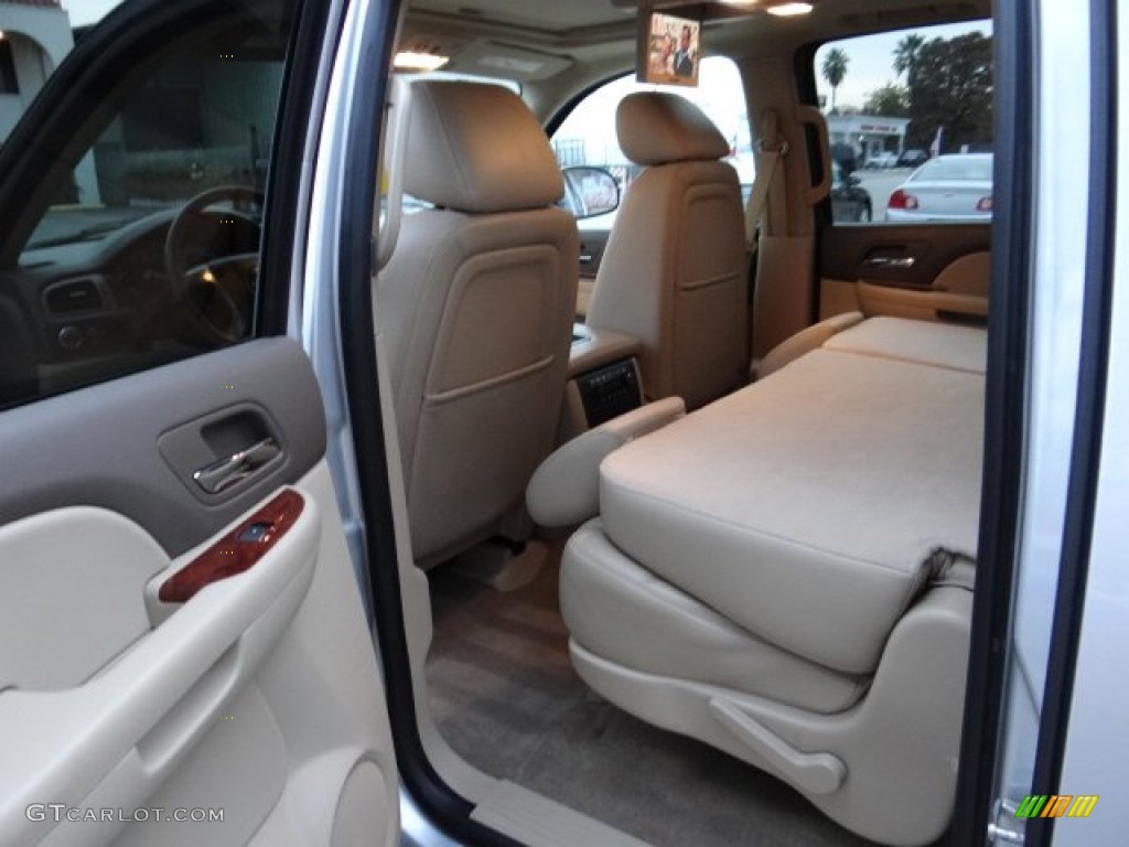 2013 Suburban LT - Silver Ice Metallic / Light Cashmere/Dark Cashmere photo #24