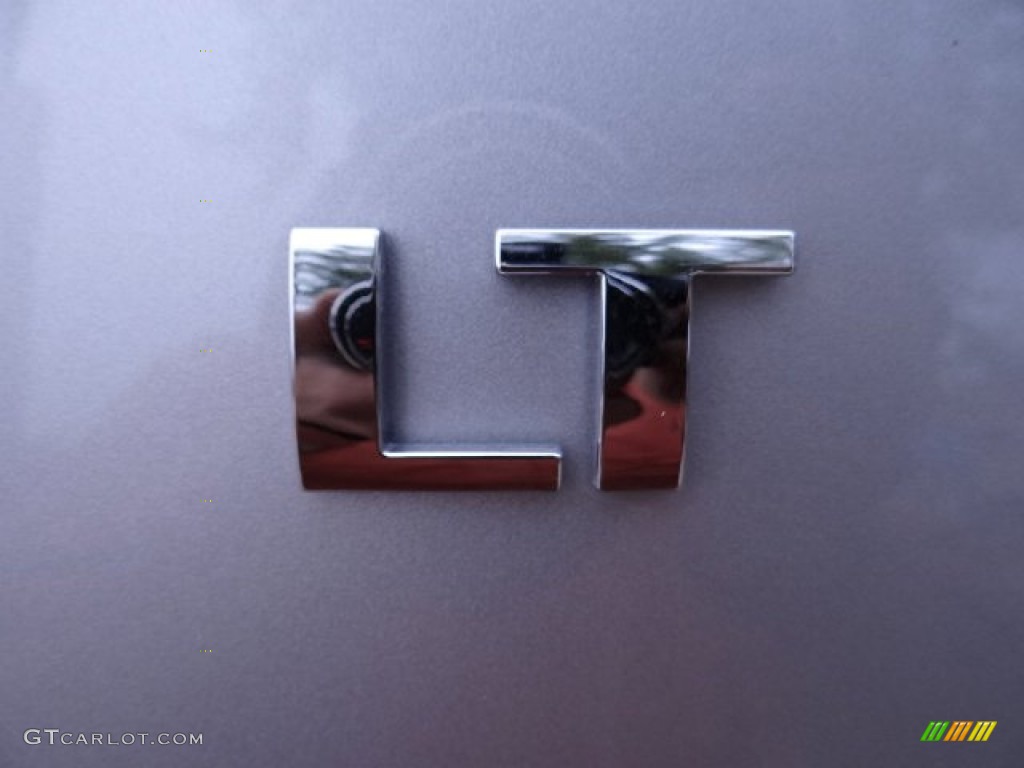 2013 Suburban LT - Silver Ice Metallic / Light Cashmere/Dark Cashmere photo #42