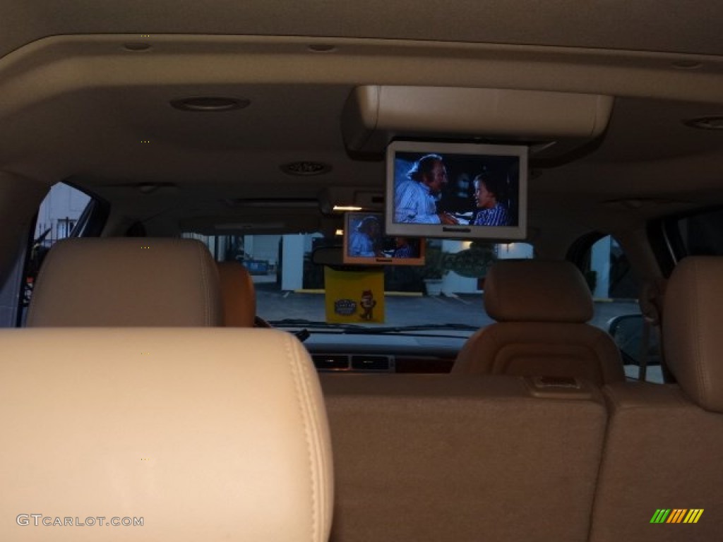 2013 Suburban LT - Silver Ice Metallic / Light Cashmere/Dark Cashmere photo #43