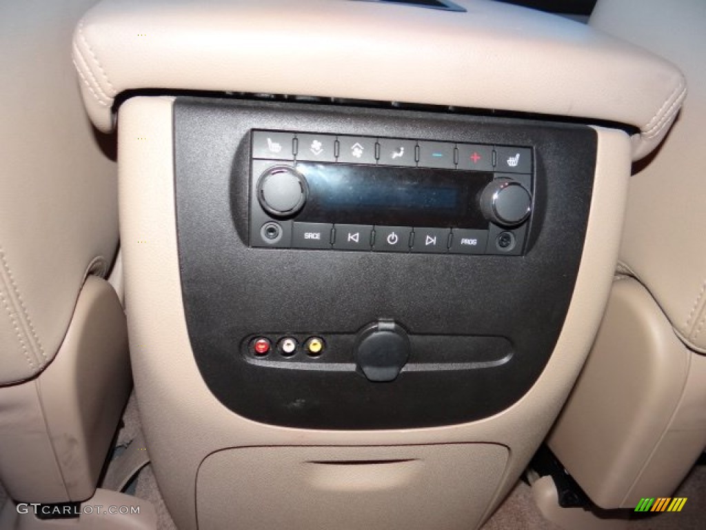 2013 Suburban LT - Silver Ice Metallic / Light Cashmere/Dark Cashmere photo #47