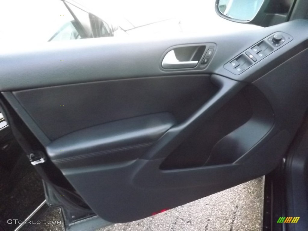 2012 Tiguan LE - Deep Black Metallic / Black photo #6