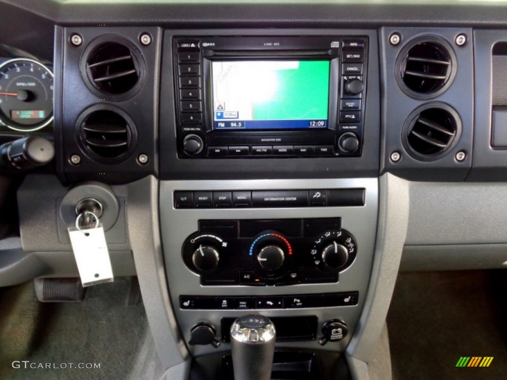 2007 Jeep Commander Sport 4x4 Controls Photos