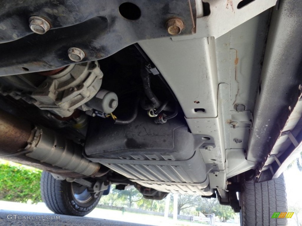 2007 Jeep Commander Sport 4x4 Undercarriage Photo #88825003