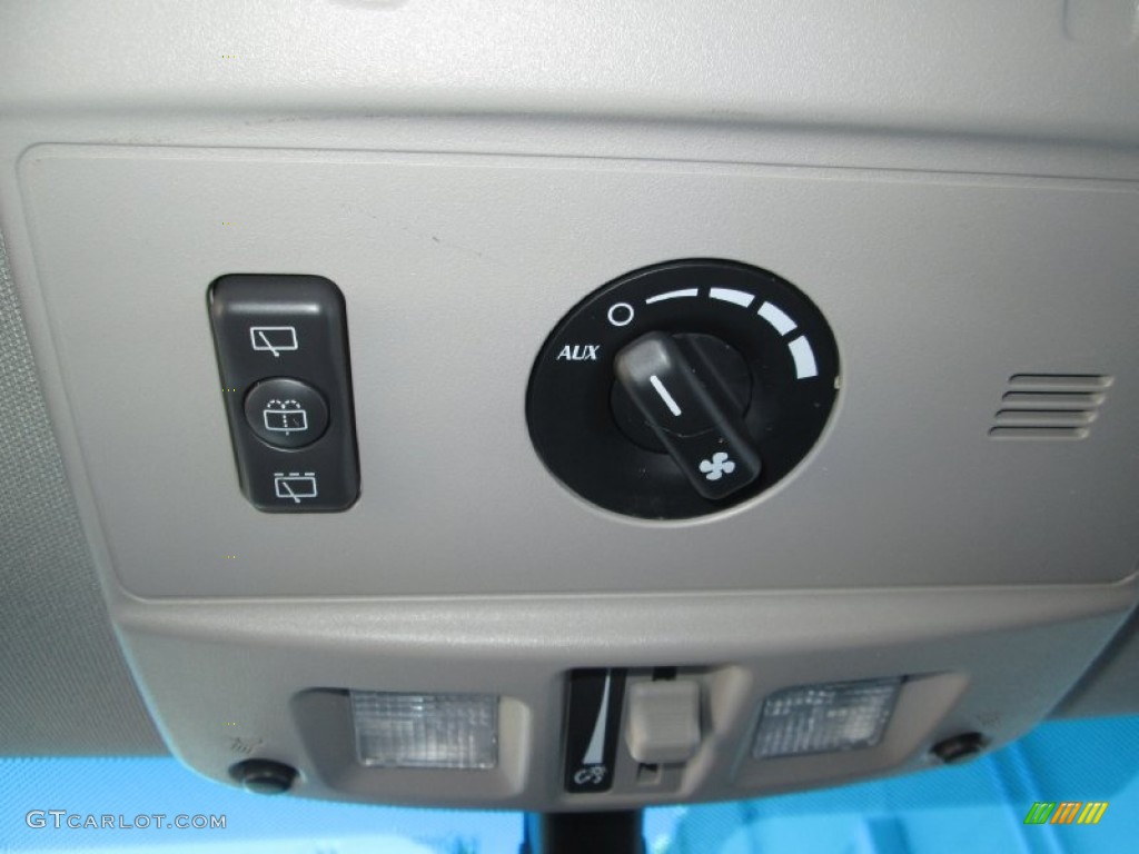 2004 Cadillac SRX V6 AWD Controls Photo #88828819