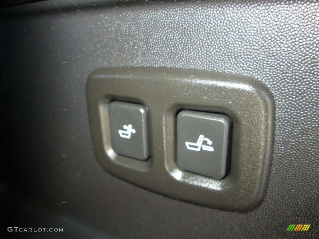 2004 Cadillac SRX V6 AWD Controls Photos
