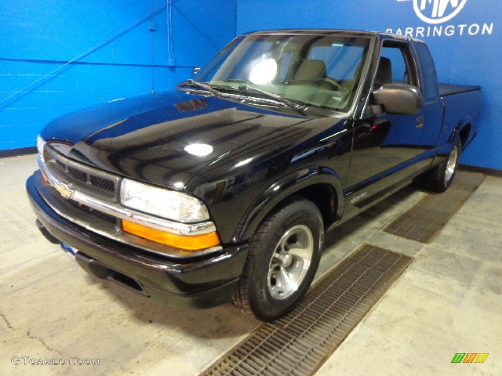 2001 S10 LS Extended Cab - Onyx Black / Graphite photo #1