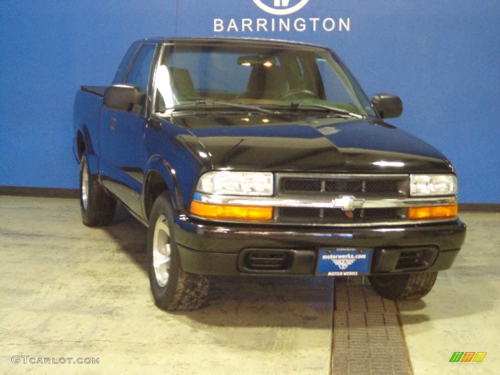 2001 S10 LS Extended Cab - Onyx Black / Graphite photo #2