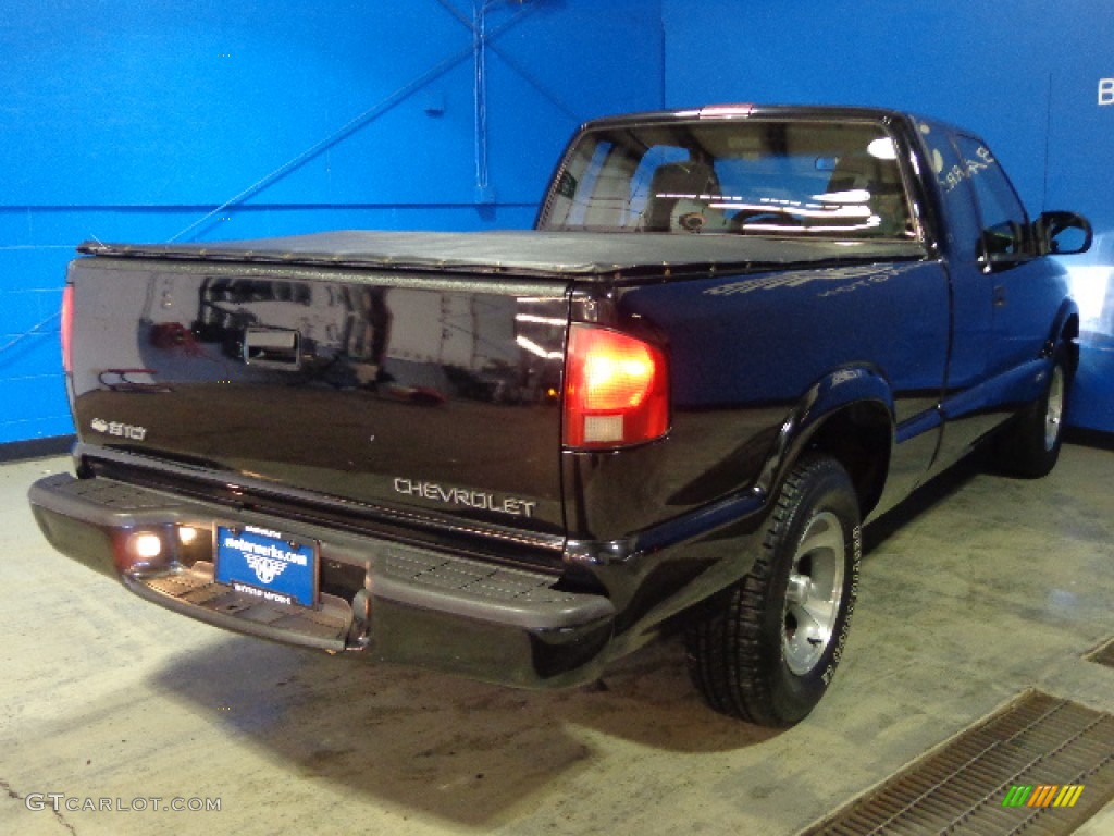 2001 S10 LS Extended Cab - Onyx Black / Graphite photo #8