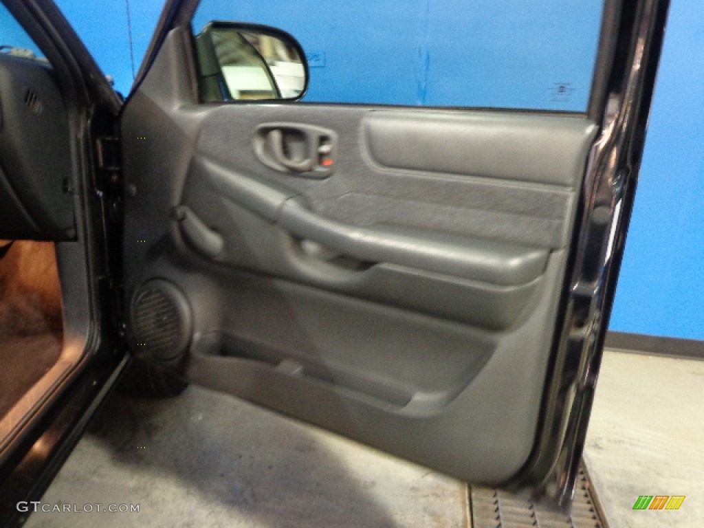 2001 S10 LS Extended Cab - Onyx Black / Graphite photo #9