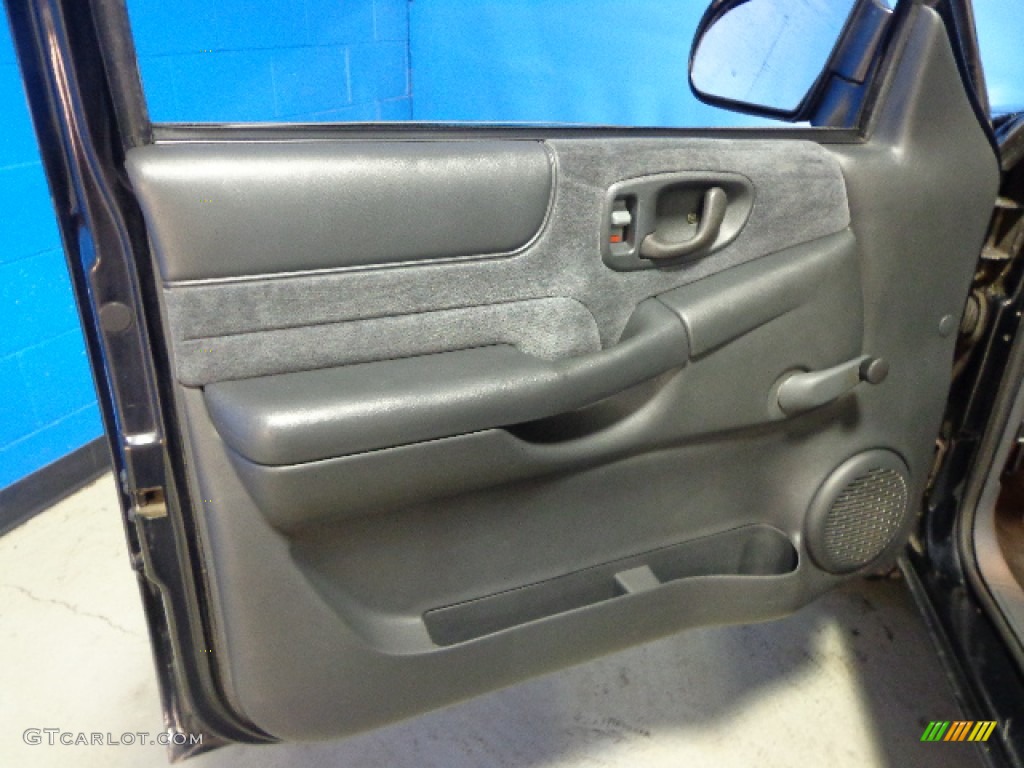 2001 S10 LS Extended Cab - Onyx Black / Graphite photo #21