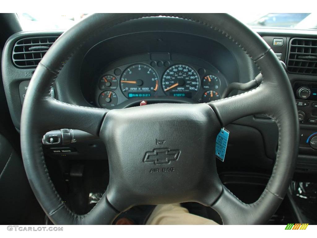 2004 S10 LS Crew Cab 4x4 - Indigo Blue Metallic / Graphite photo #18