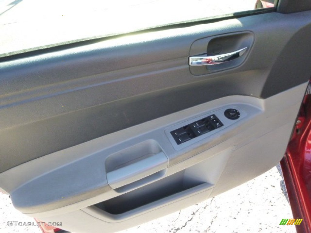 2007 300 Touring - Inferno Red Crystal Pearlcoat / Dark Slate Gray/Light Graystone photo #11