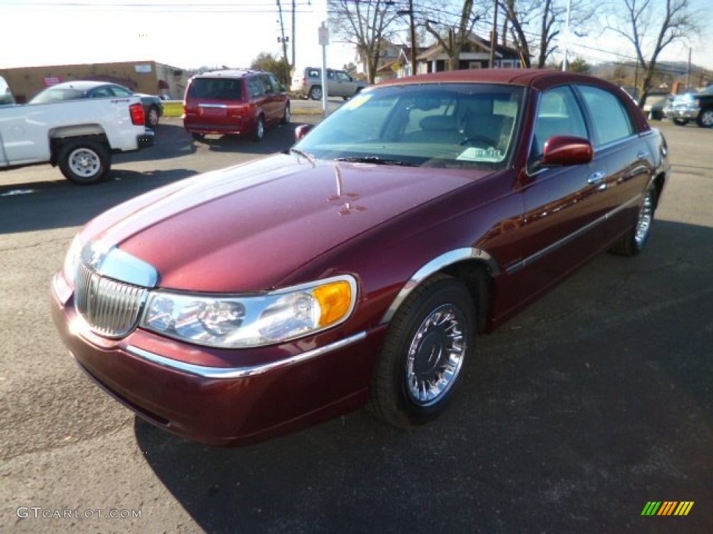 2000 Town Car Cartier - Autumn Red Metallic / Light Graphite photo #3