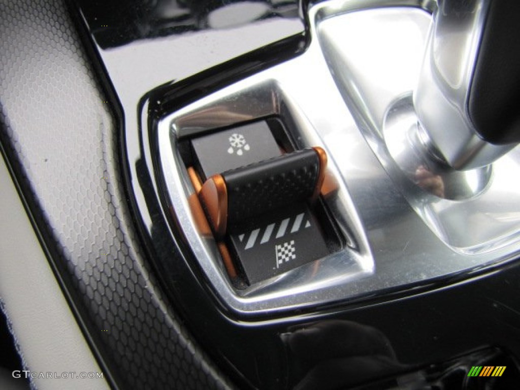 2014 Jaguar F-TYPE V8 S Controls Photo #88845175