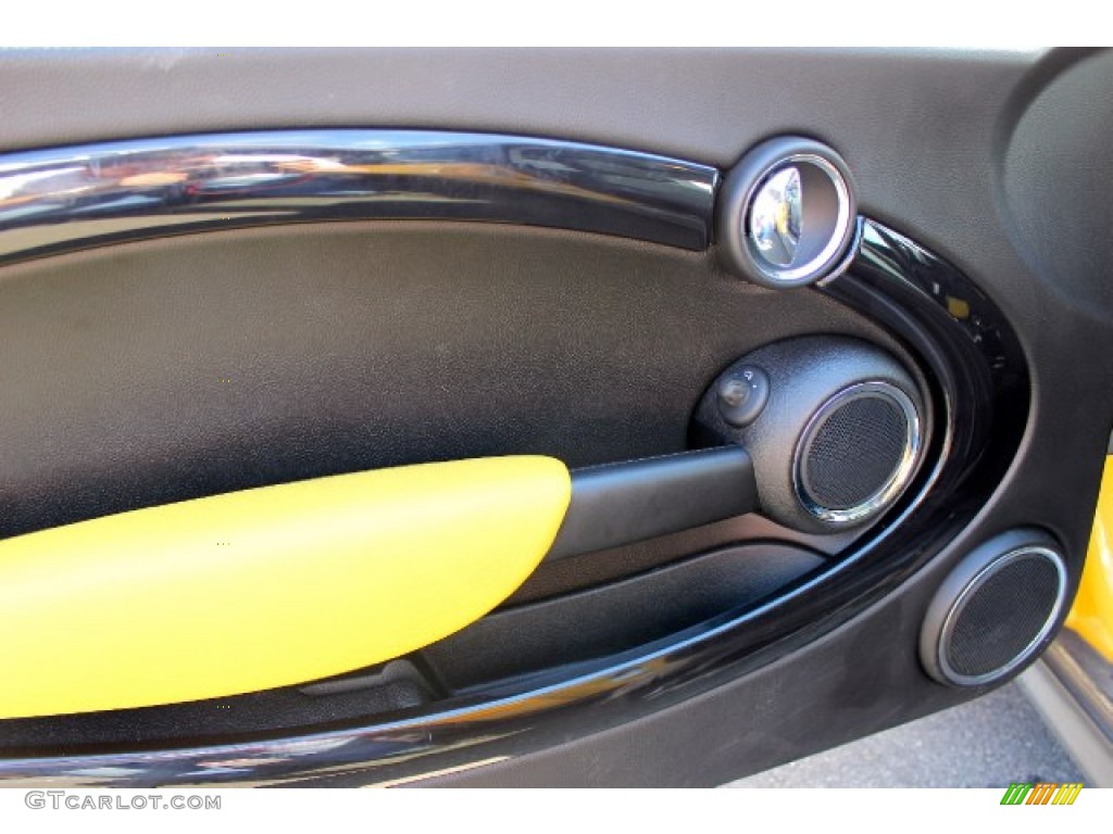 2007 Cooper Hardtop - Mellow Yellow / Carbon Black/Carbon Black photo #12