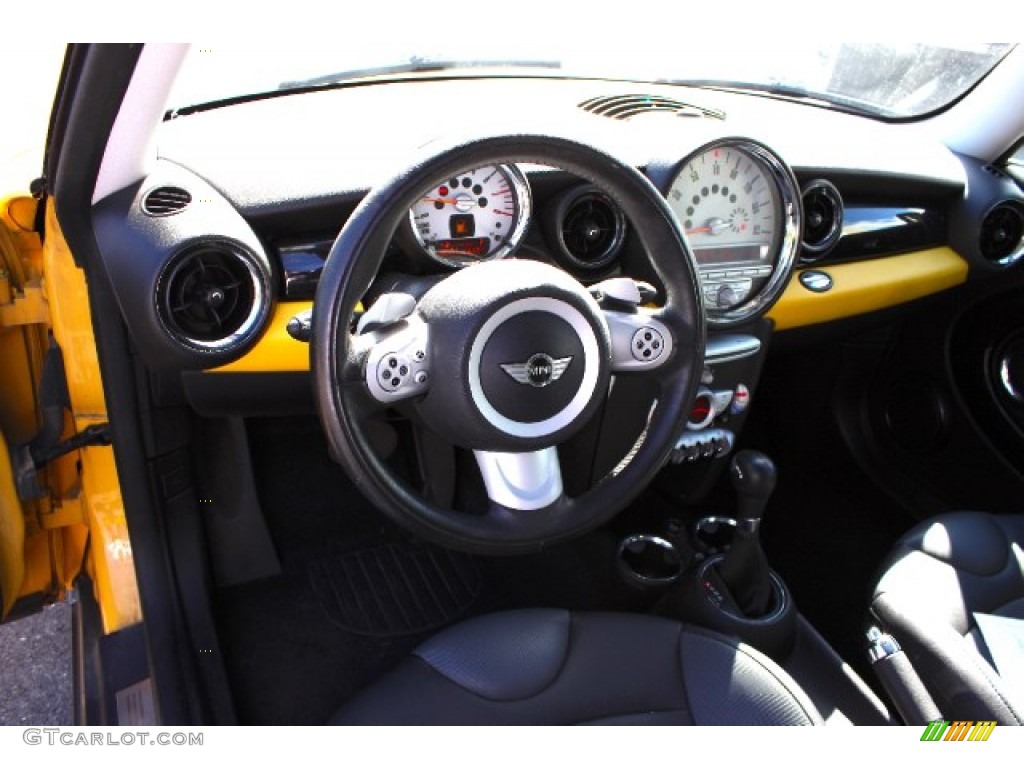 2007 Cooper Hardtop - Mellow Yellow / Carbon Black/Carbon Black photo #13