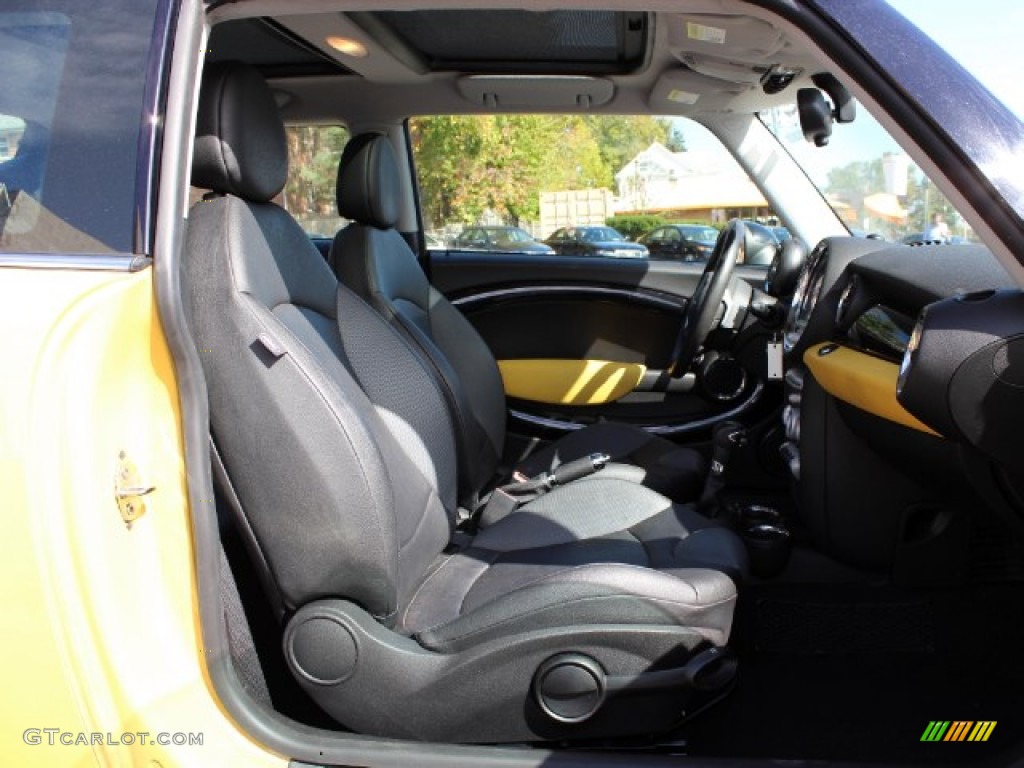 2007 Cooper Hardtop - Mellow Yellow / Carbon Black/Carbon Black photo #19