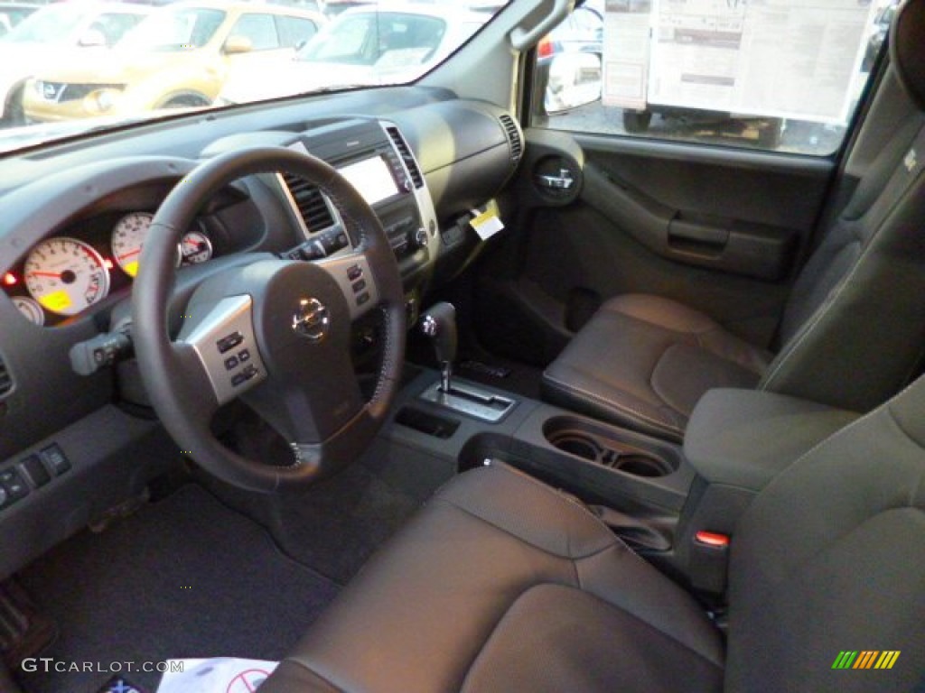 2014 Xterra PRO-4X 4x4 - Metallic Blue / PRO-4X Gray/White Leather photo #16