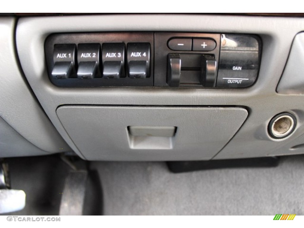 2005 F350 Super Duty XLT Crew Cab 4x4 Dually - True Blue Metallic / Medium Flint photo #16