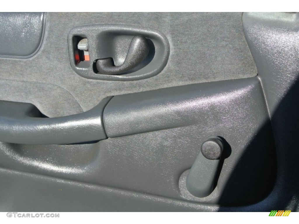 2000 S10 LS Regular Cab - Light Pewter Metallic / Graphite photo #10