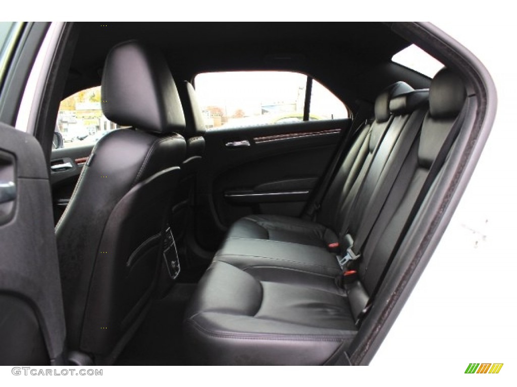 2013 Chrysler 300 Standard 300 Model Rear Seat Photos