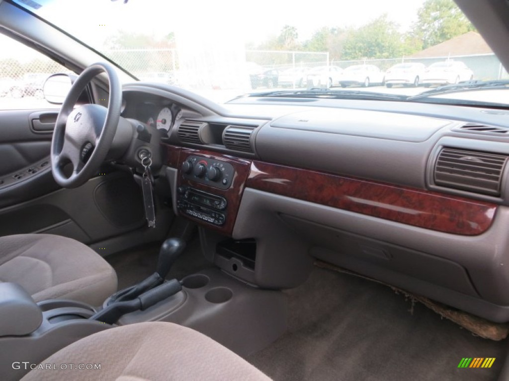 2002 Stratus SE Plus Sedan - Inferno Red Pearl / Sandstone photo #24