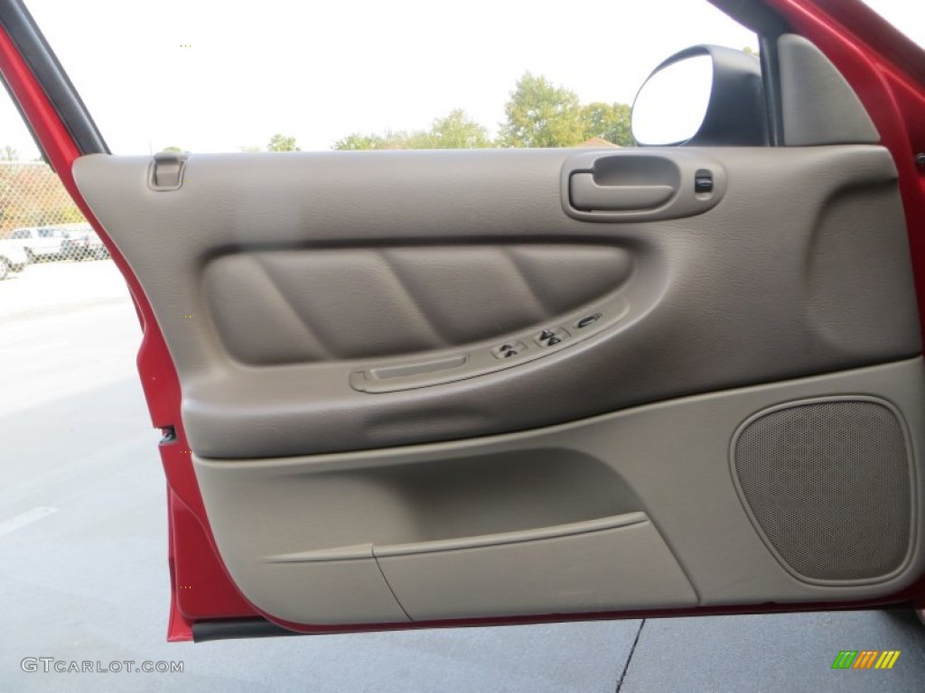 2002 Stratus SE Plus Sedan - Inferno Red Pearl / Sandstone photo #36