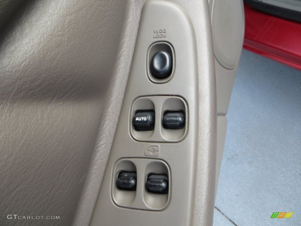2002 Stratus SE Plus Sedan - Inferno Red Pearl / Sandstone photo #37