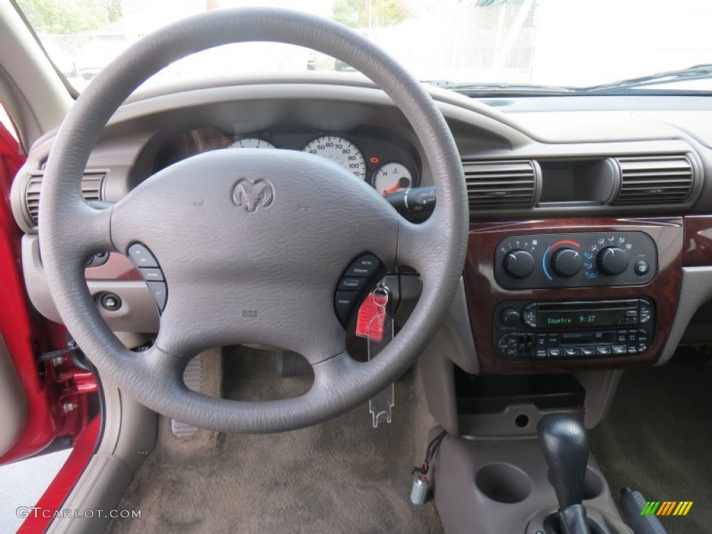 2002 Stratus SE Plus Sedan - Inferno Red Pearl / Sandstone photo #41