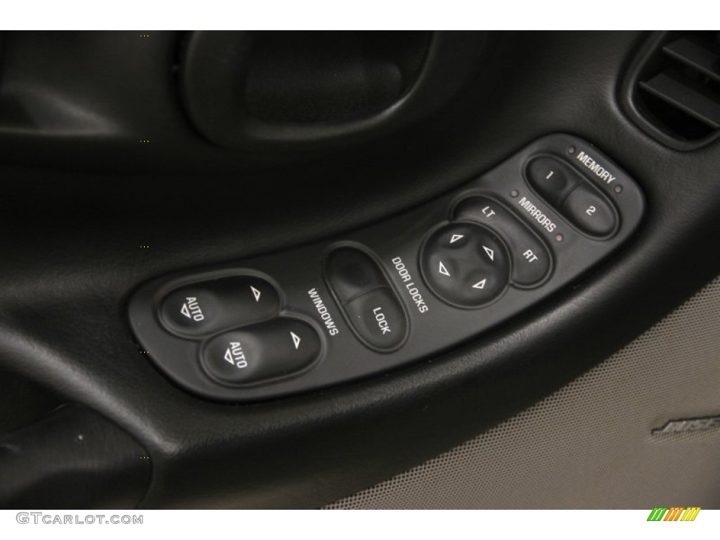 2002 Chevrolet Corvette Coupe Controls Photo #88859101