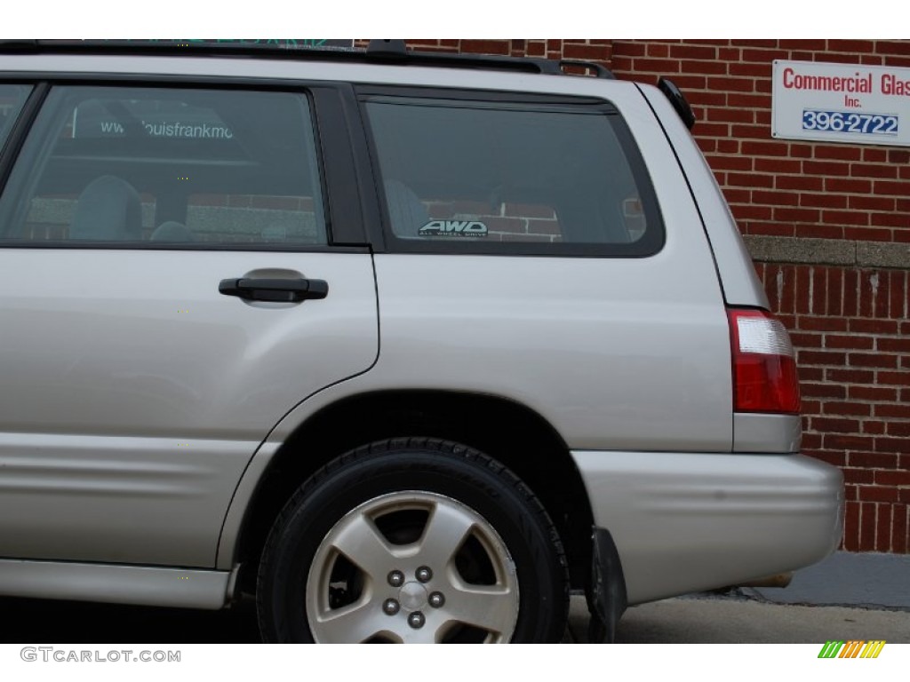 2001 Forester 2.5 S - Silverthorn Metallic / Gray photo #21